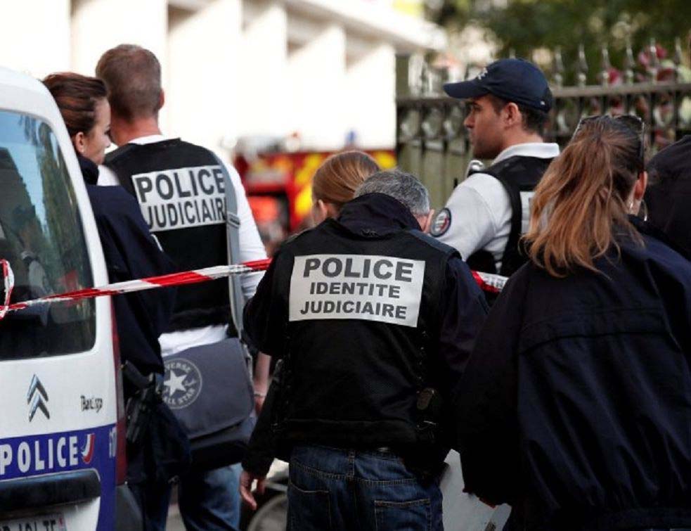 Нападач ножем и гвозденом шипком у Паризу ранио седам особа